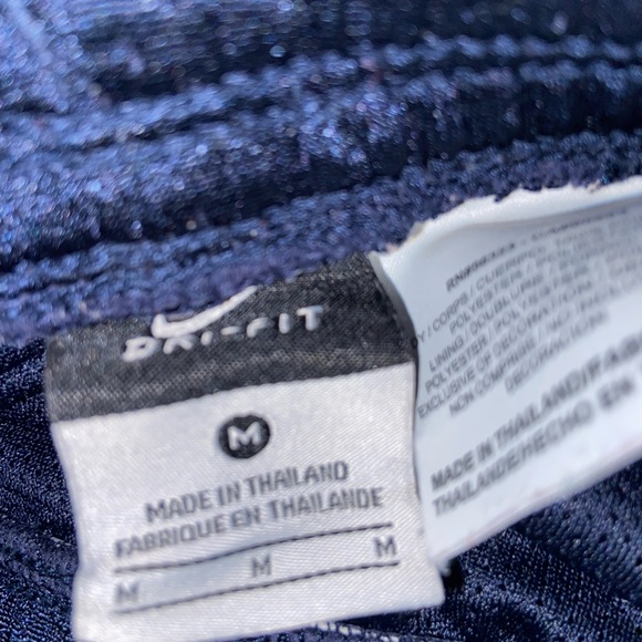 woman’s nike athletic shorts - Picture 4 of 5